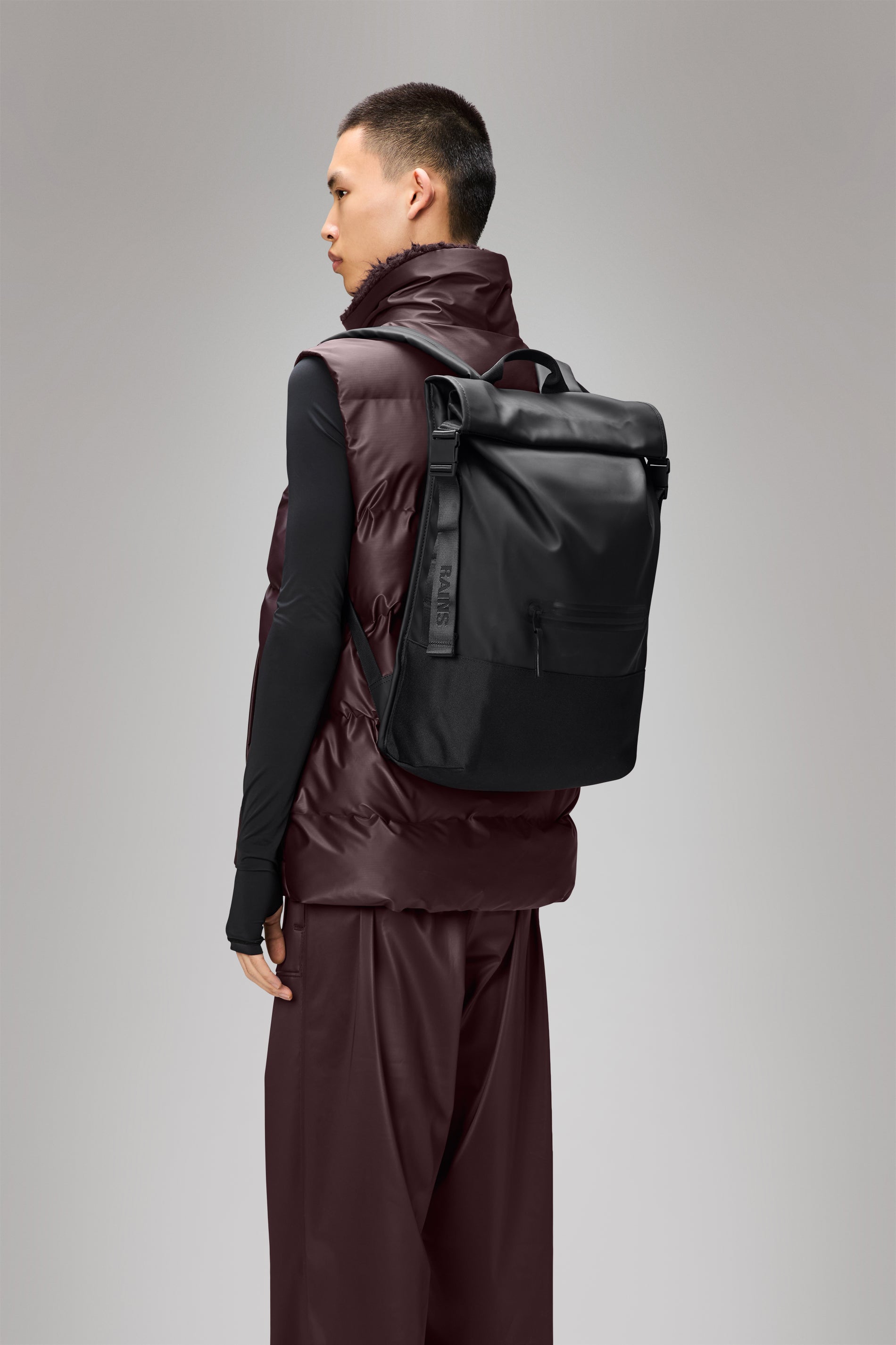 RAINS Trail Rolltop Backpack Black 22L H47 x D13 x W36 cm Backpack