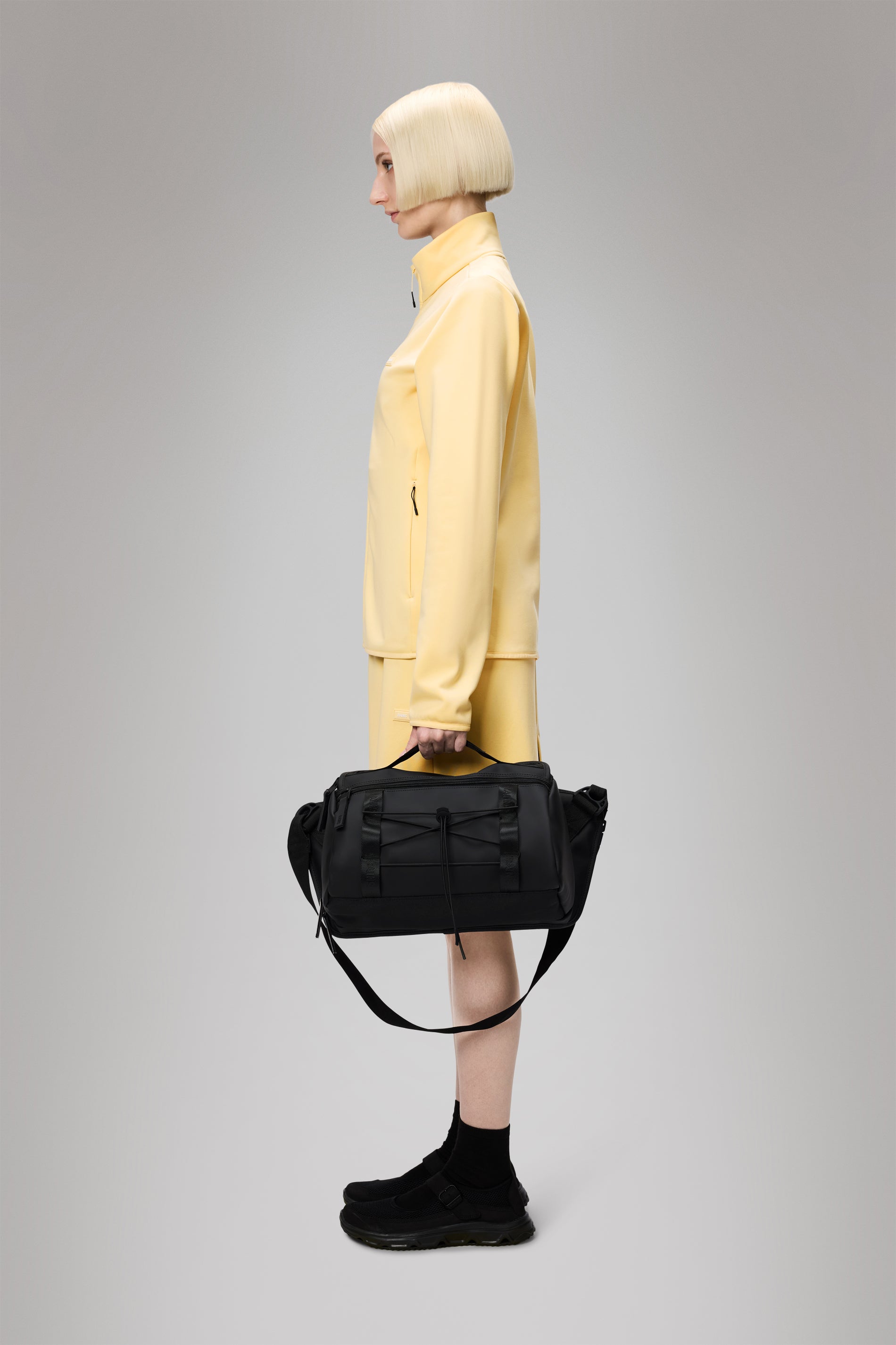 RAINS Trail Mountaineer Messenger Bag Black 15L H22 x D15 x W47 cm Messenger