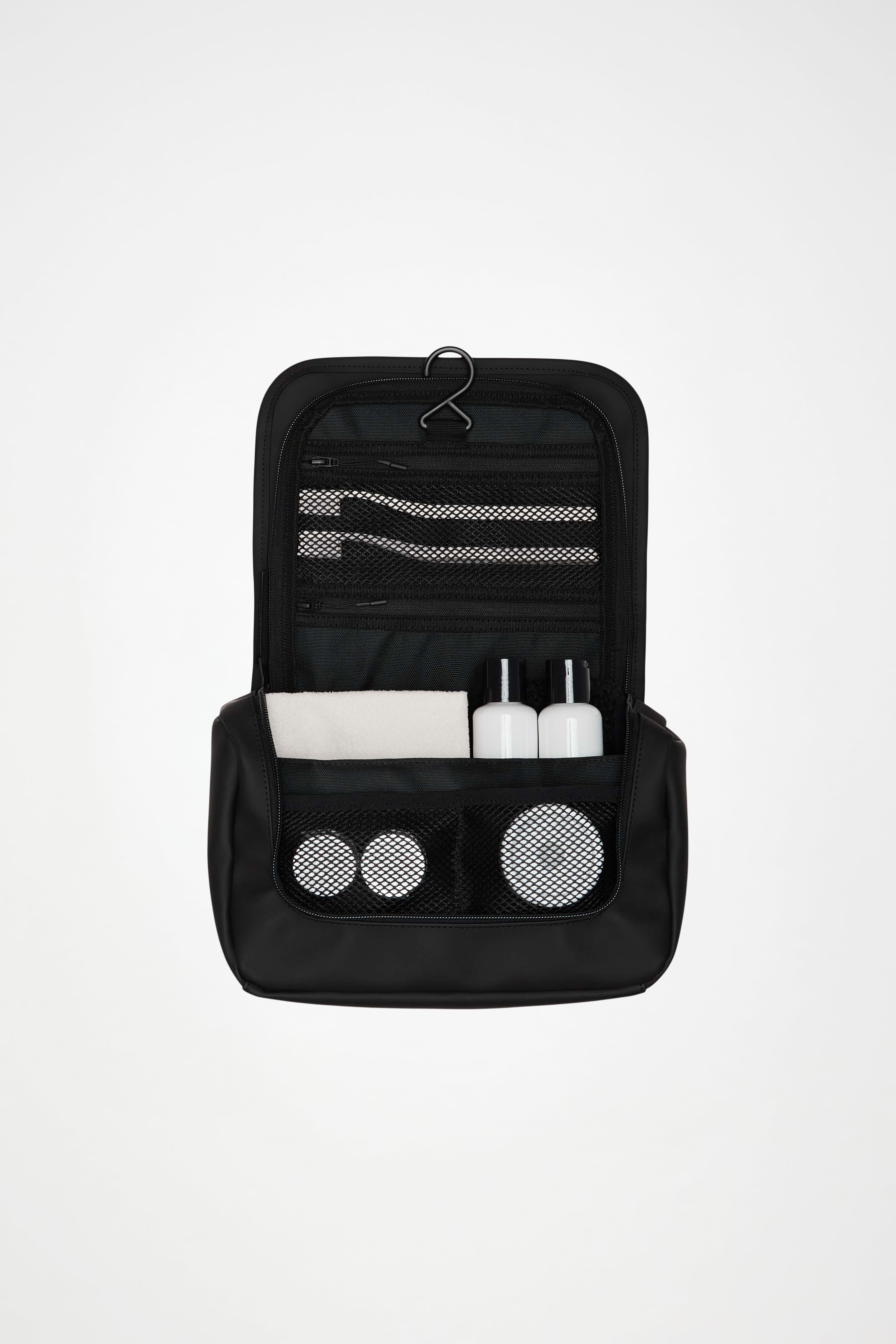 RAINS TexXel Wash Bag Jet Black 5.50L H16 x D12 x W27 cm Wash Bag