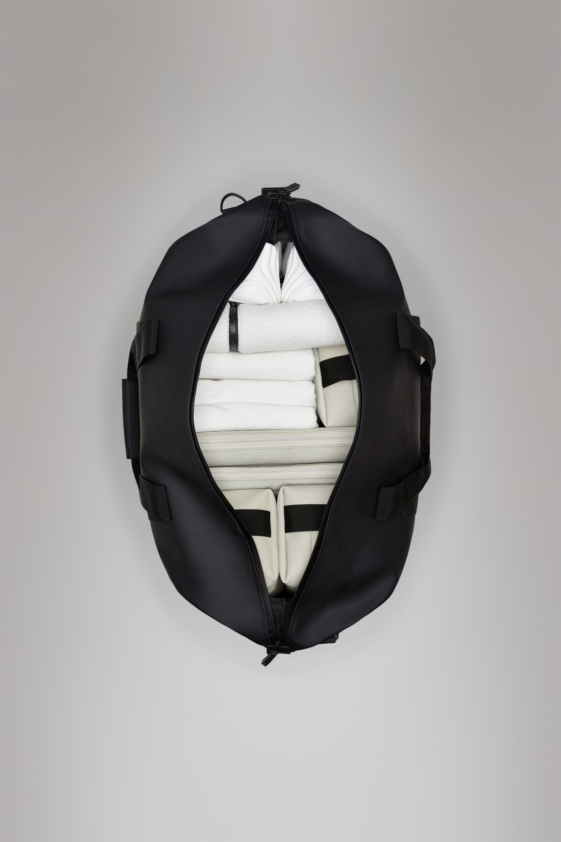 RAINS Hilo Weekend Bag Green 38L H35 x D26 x W62 cm Weekender