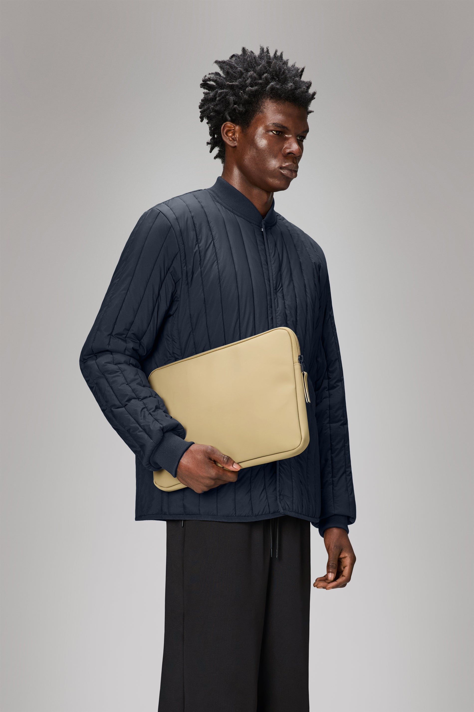 RAINS Trail Laptop Case 13″/14″ Sand 2.20L H25 x D2.50 x W35 cm Laptop Case