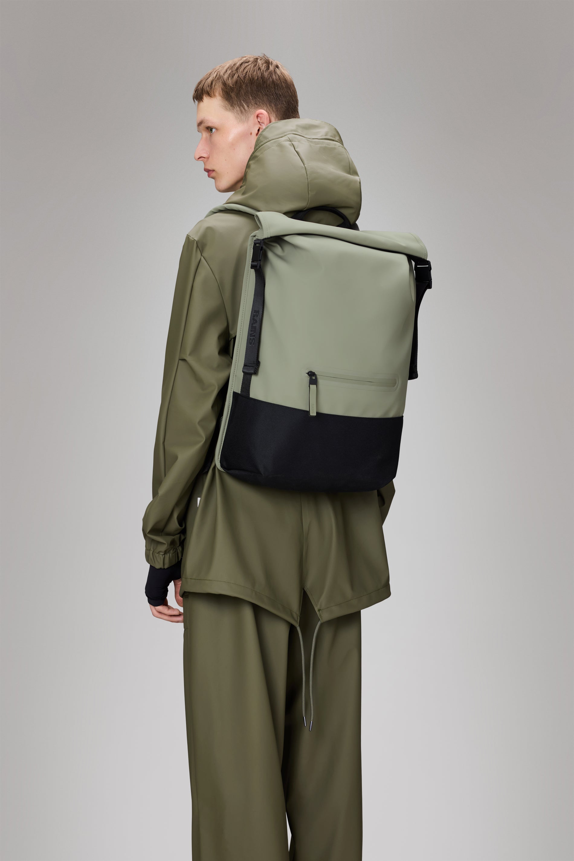 RAINS Trail Rolltop Backpack Drift 22L H47 x D13 x W36 cm Backpack