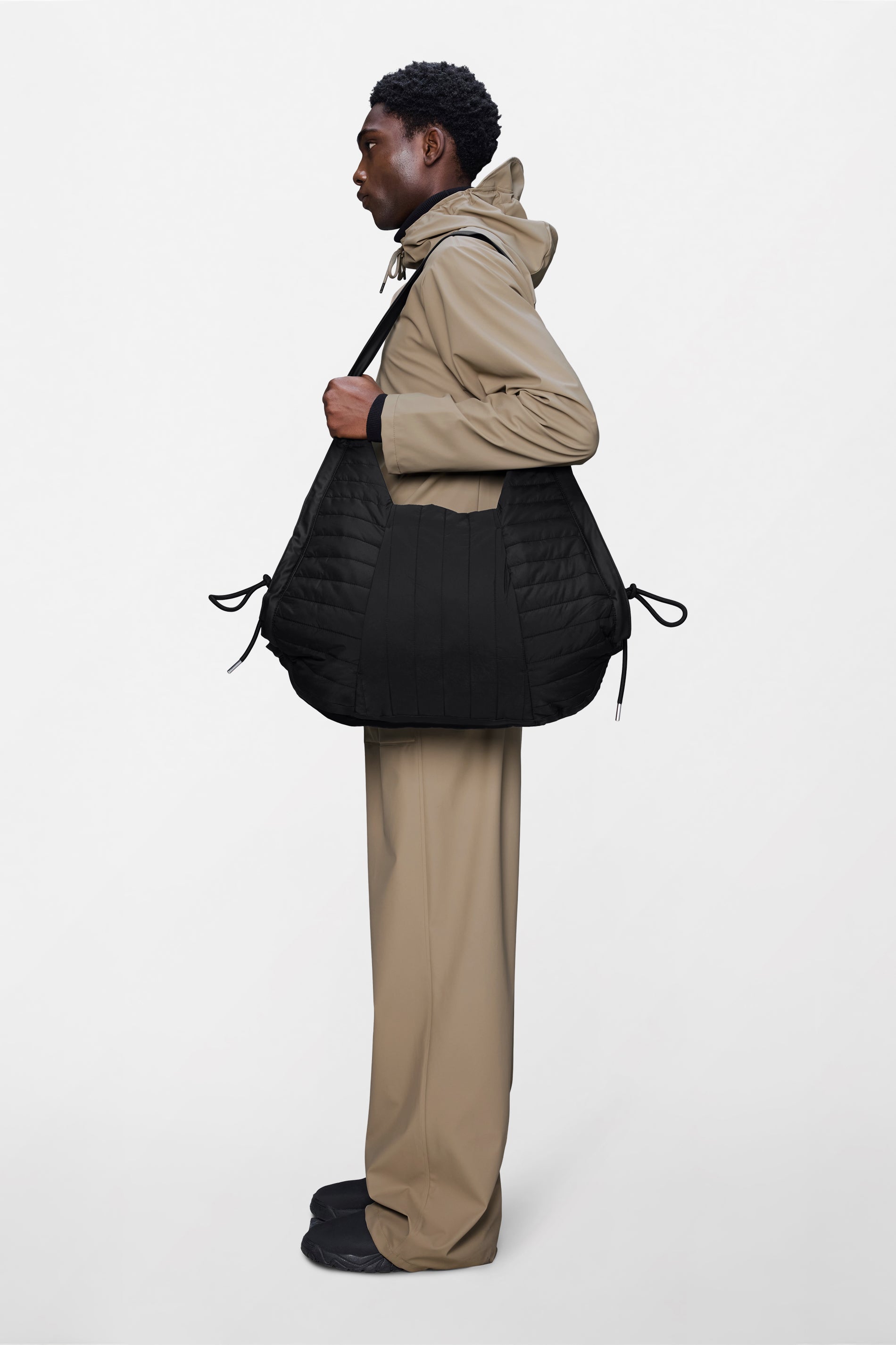 RAINS Koya Vision Bag Black 28L H30 x D20 x W56 cm Shoulder Bag