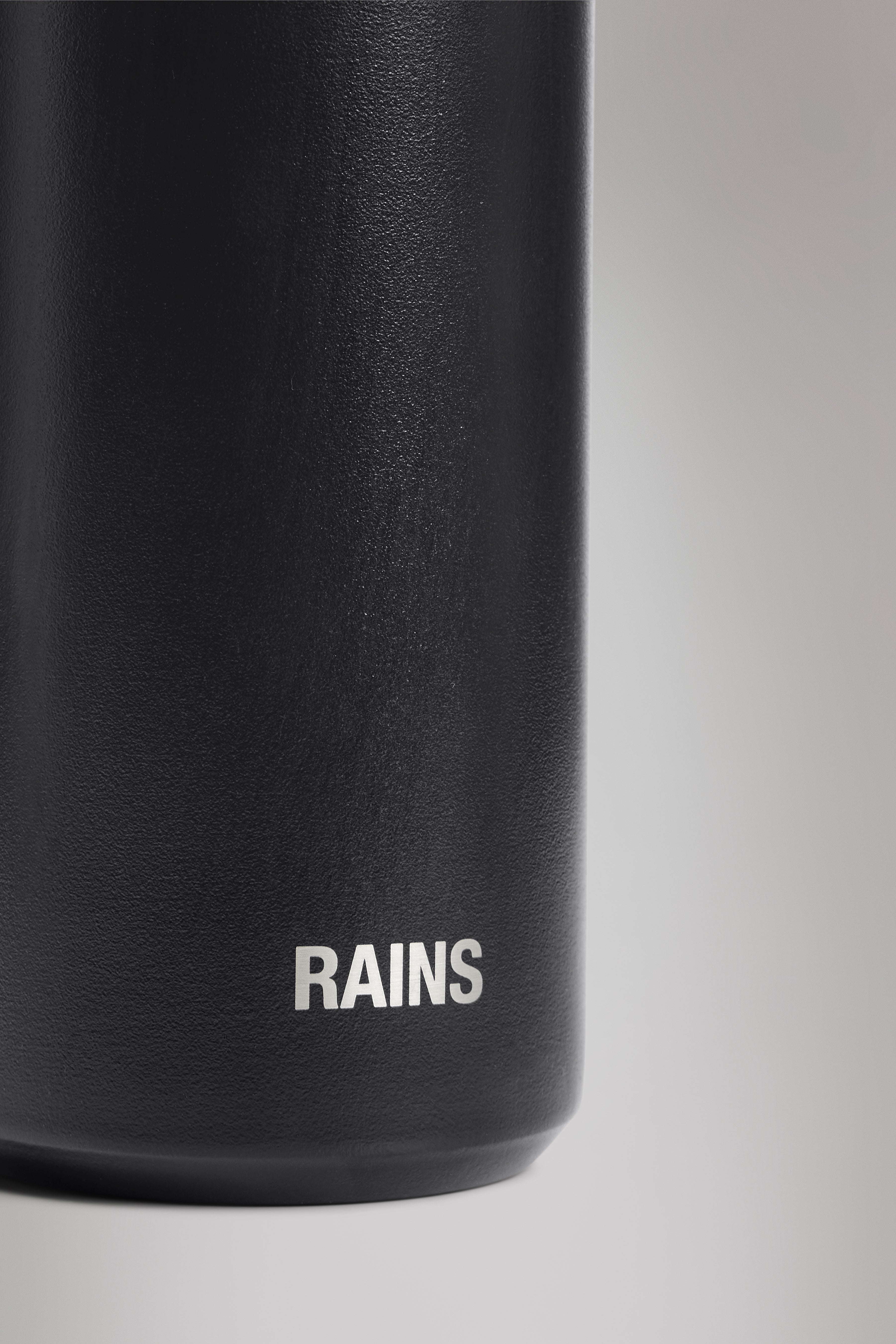 RAINS Insulated Flask 500ml Black Drink wear