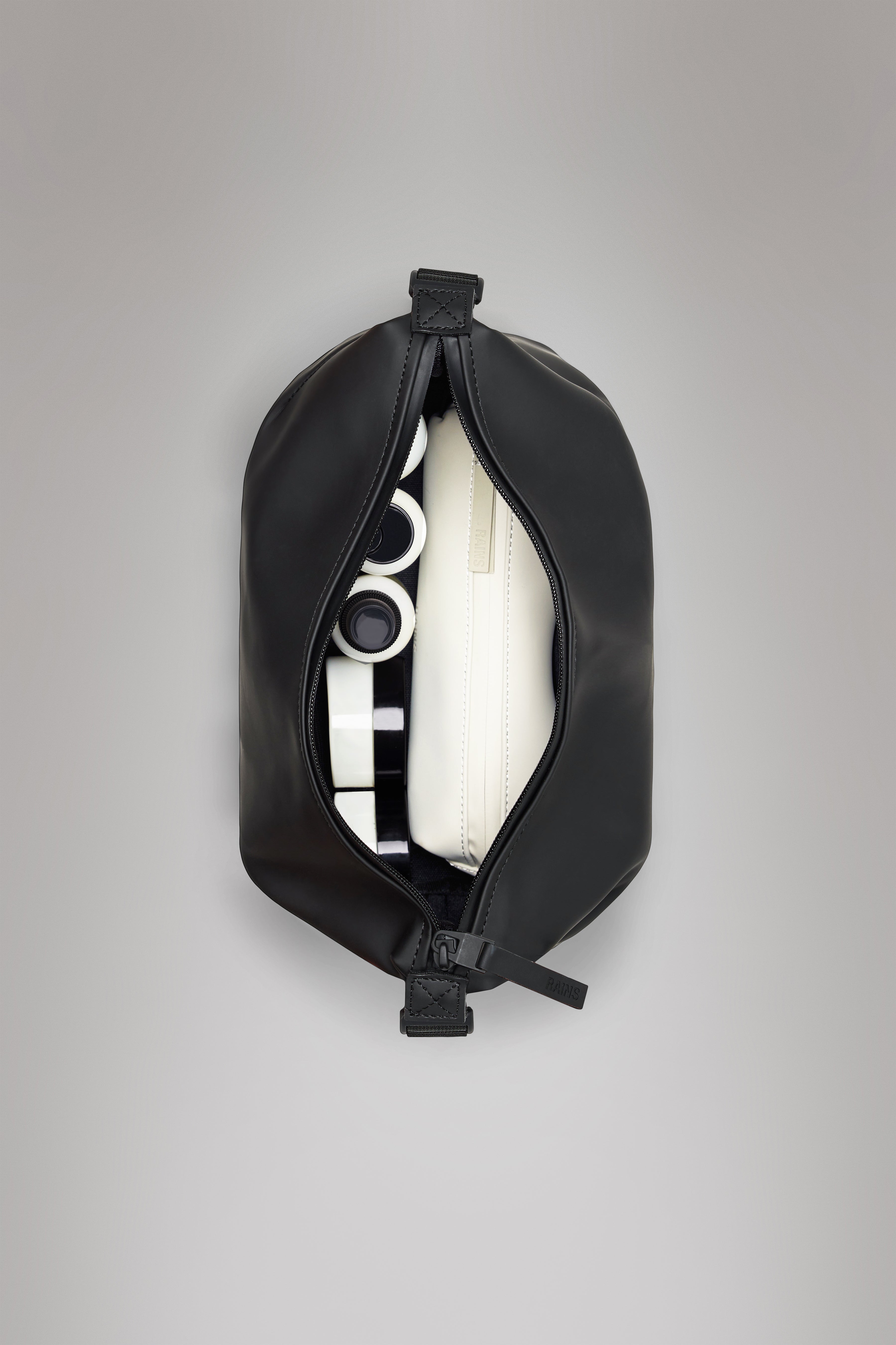 RAINS Hilo Wash Bag Green 4.40L H18 x D12 x W26 cm Wash Bag