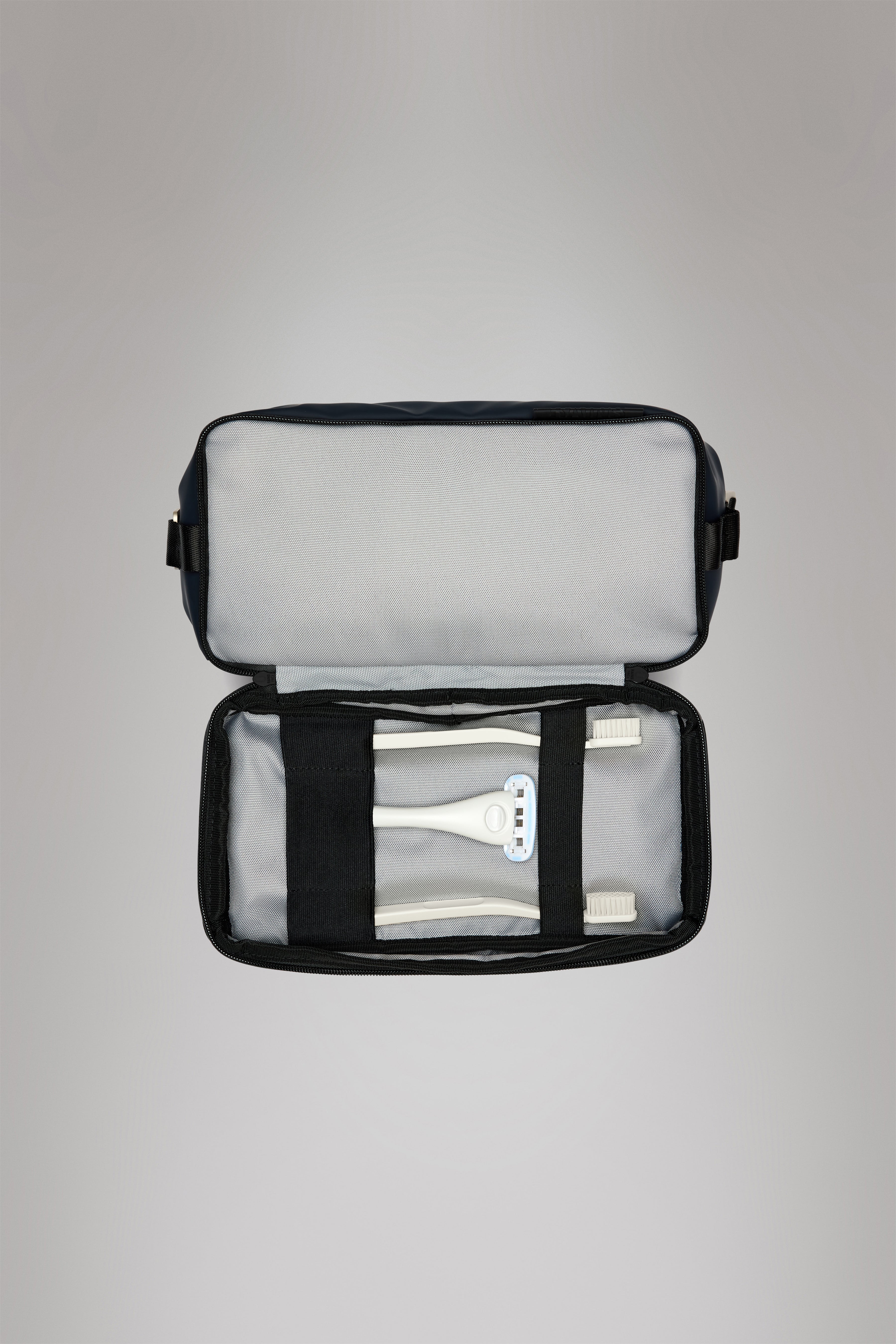 RAINS Otaru Wash Bag Navy 6.40L H20 x D14 x W33 cm Wash Bag