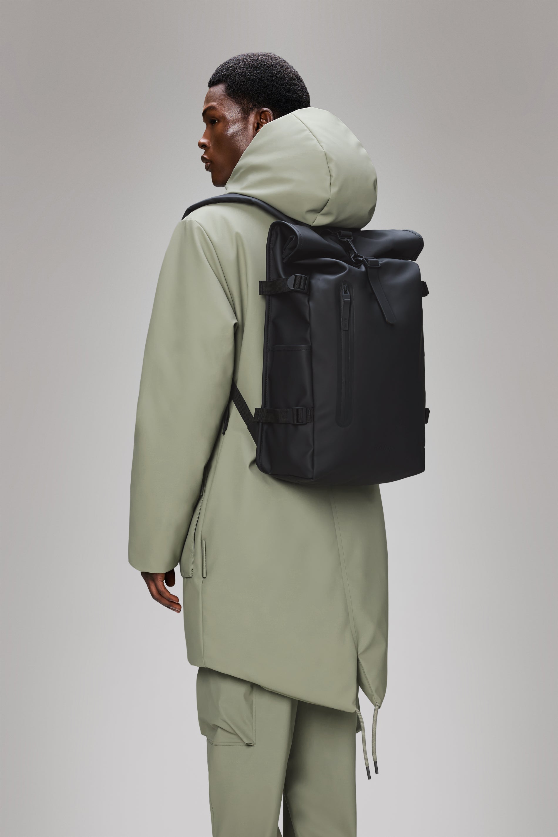 RAINS Rolltop Rucksack Large Black 23L H63 x D14 x W32 cm Backpack