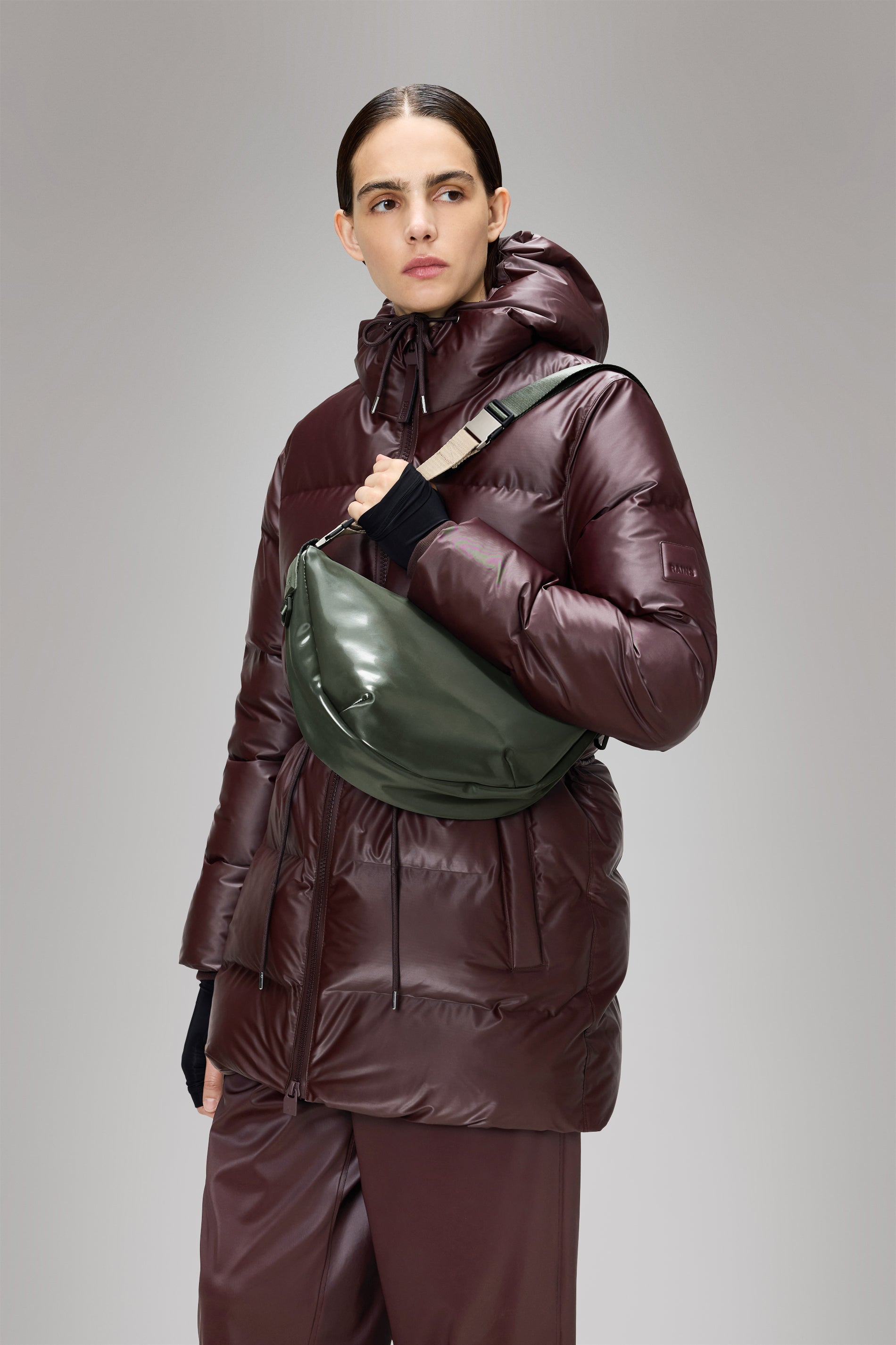 RAINS Valera Shoulder Bag Swamp 23L H22 x D10 x W35 cm Crossbody