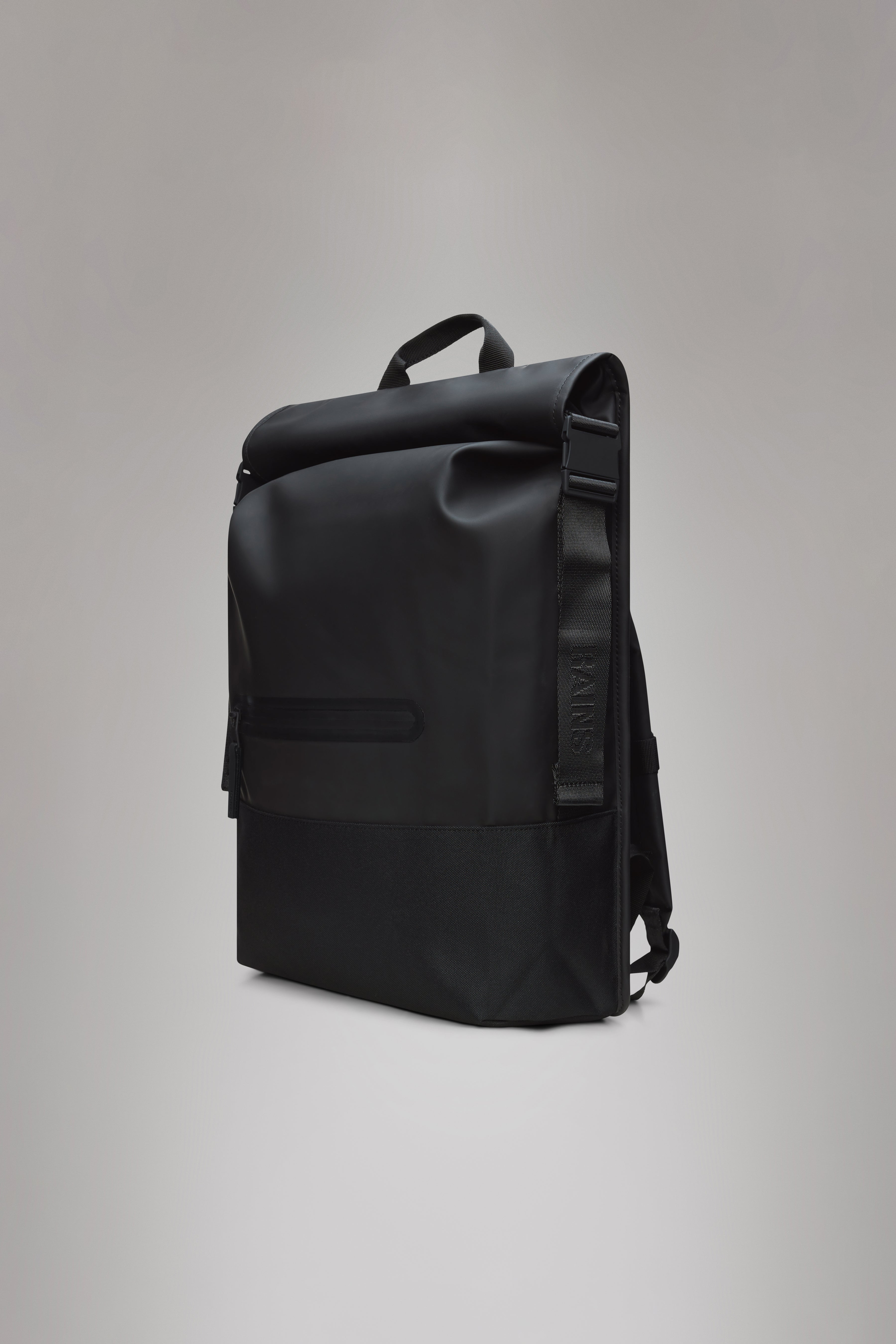 RAINS Trail Rolltop Backpack Black 22L H47 x D13 x W36 cm Backpack
