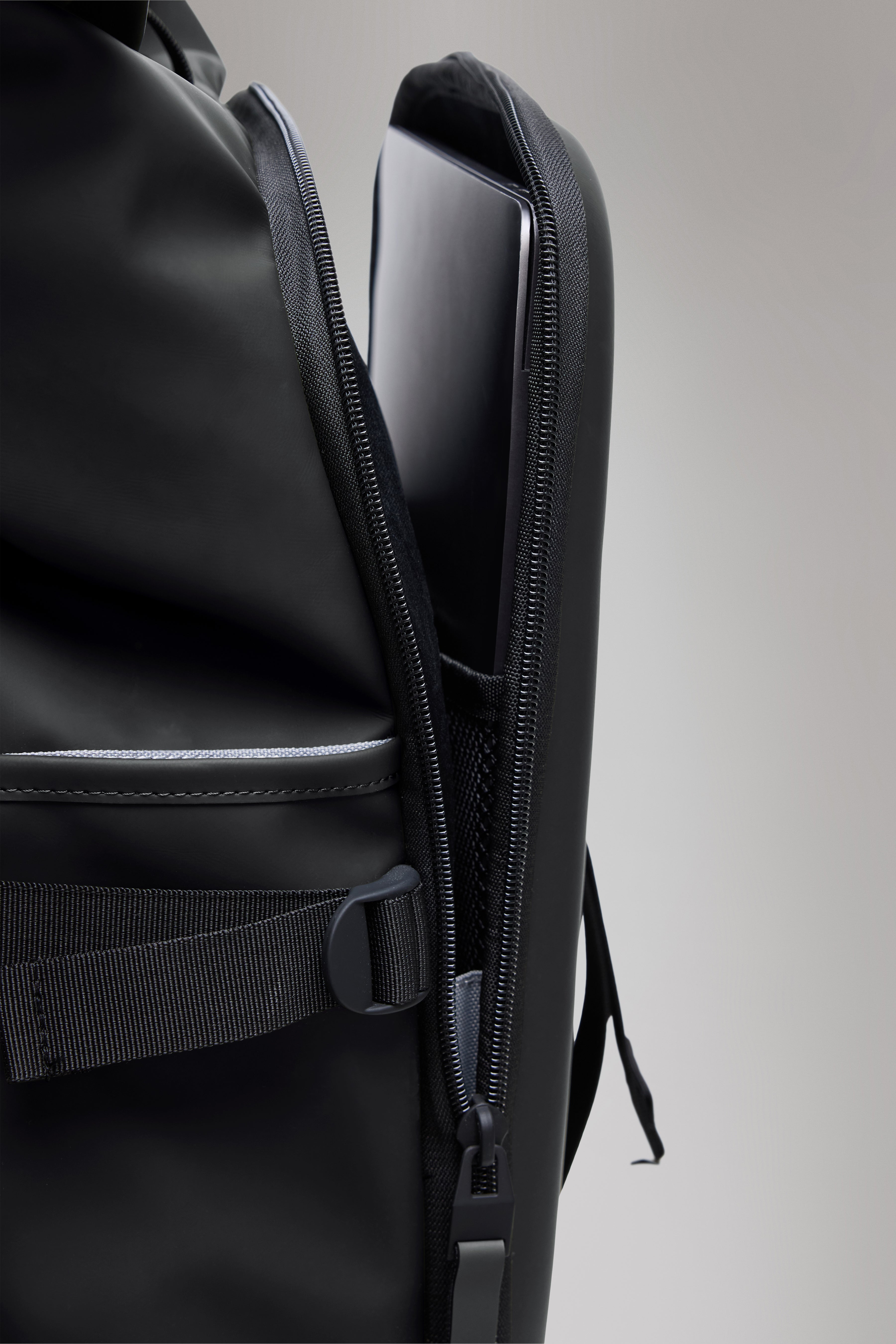 RAINS Texel Moulded Backpack Black 23L H61 x D15 x W37 cm Backpack