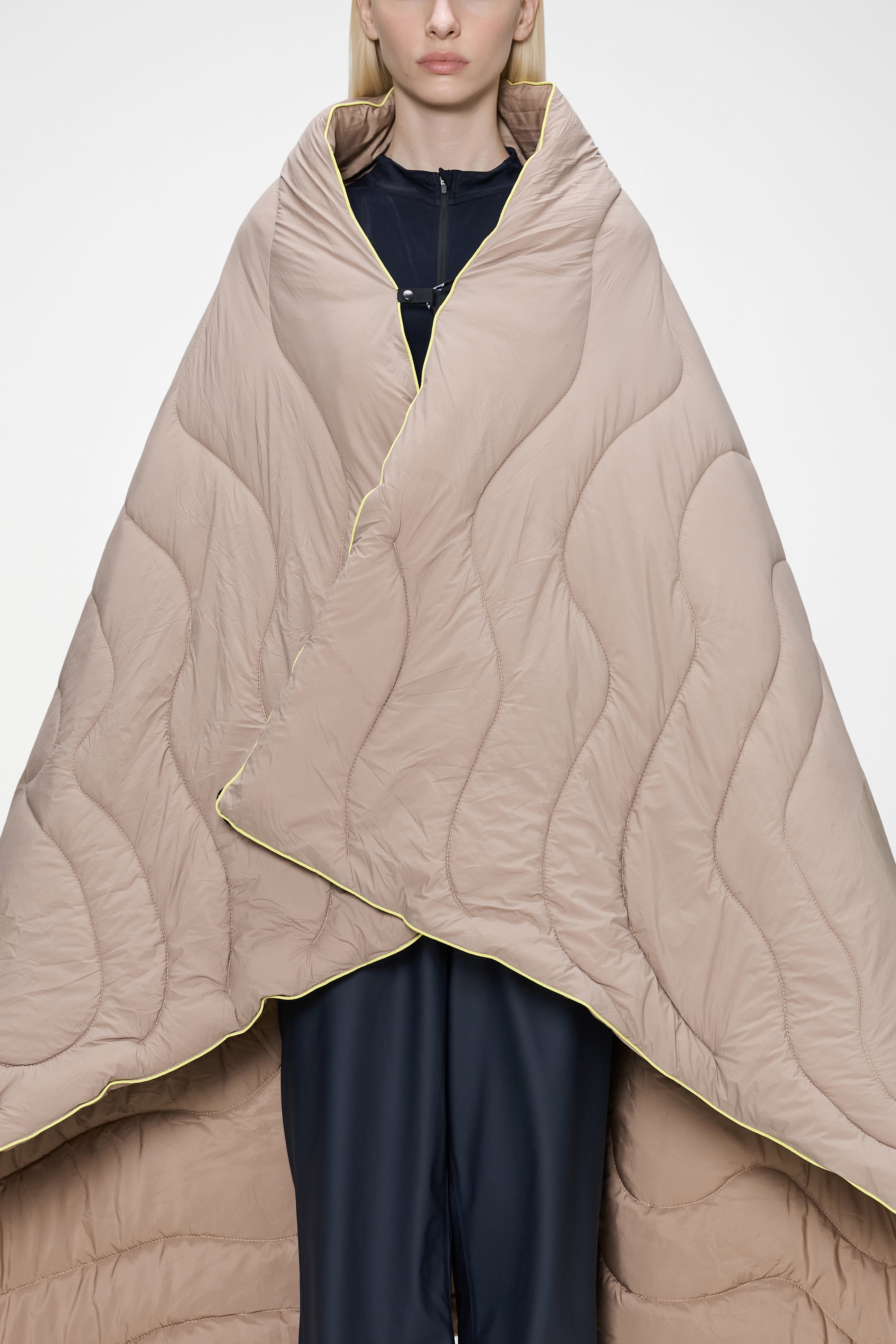 RAINS Puffer Blanket Beige Picnic Blanket
