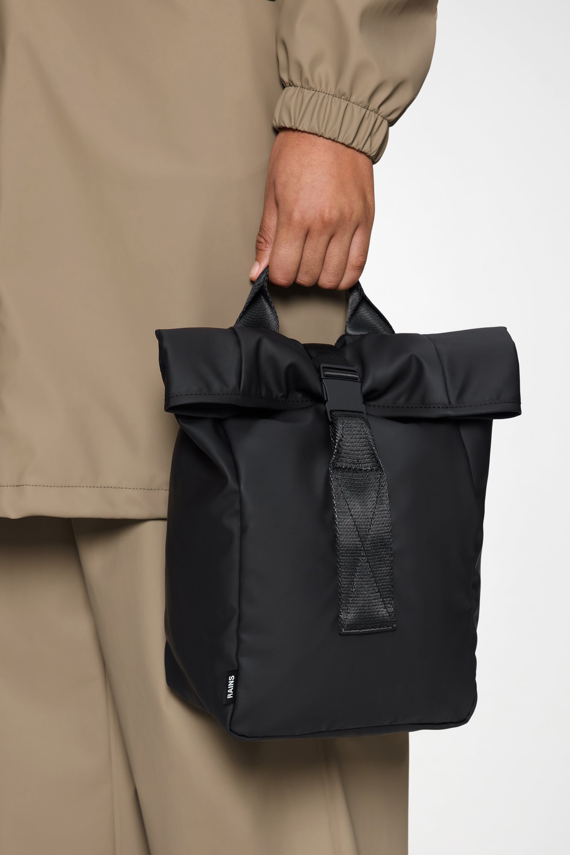 RAINS Soft Cooler Lunch Bag Black 7.40L H39 x D14 x W19 cm Lunch Bag